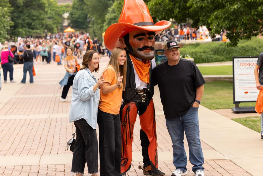 Logo for Fall Family Weekend